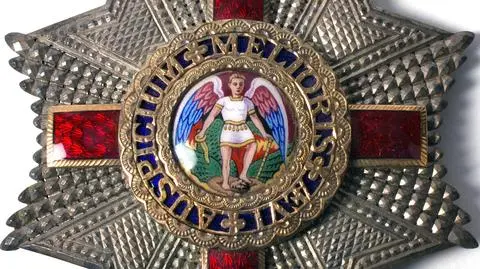 Święty Michał depczący szatana kojarzy im się ze śmiercią Floyda. Chcą przeprojektowania orderu