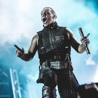 Frontman zespołu Rammstein w ogniu oskarżeń