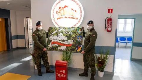 Żołnierze z korpusu NATO dostarczyli listy chorych dzieci do Św. Mikołaja w Laponii 