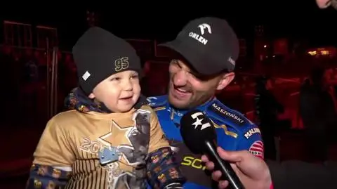 Uradowany Zmarzlik z synkiem na rękach. "Wiele razy o tym marzyłem"