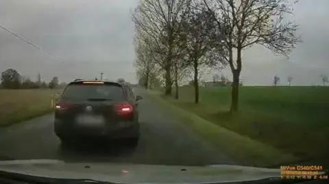 Kierowca volkswagena gwałtownie zahamował i doprowadził do zderzenia