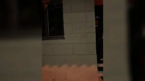 Mazała flamastrem po zabytkowej kamienicy, może trafić do więzienia