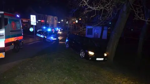 Pijany wjechał w radiowóz. "Miał objawy zakażenia koronawirusem"