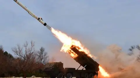 "Symulowany taktyczny atak nuklearny". Korea Północna wystrzeliła dwie rakiety balistyczne