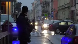 Akcja służb w Toruniu. Prokuratura: około 20 zatrzymanych