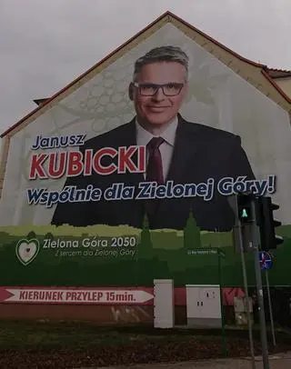 Baner Janusza Kubickiego - tu jeszcze z kierunkiem na Przylep 