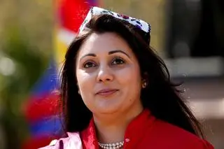 Nusrat Ghani, posłanka Partii Konserwatywnej, była wiceminister transportu do spraw lotnictwa i transportu morskiego
