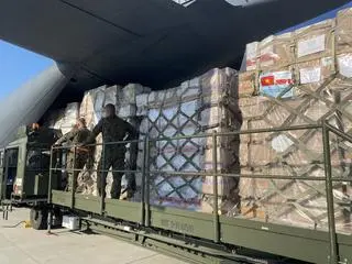 Załadunek sprzętu medycznego oraz środków ochrony osobistej do Wietnamu