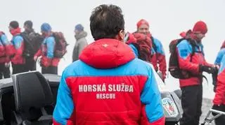 Skialpiniści zjeżdżali żlebem w trzyosobowej grupie