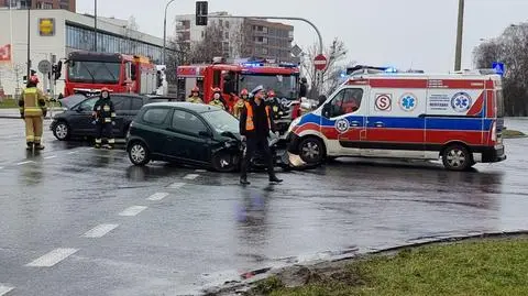 Zderzenie w Dolinie Służewieckiej. Jedna osoba ranna