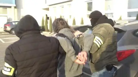 Na chodniku leżał mężczyzna z podciętym gardłem. Policja: już wiemy, kto odpowiada za to zabójstwo