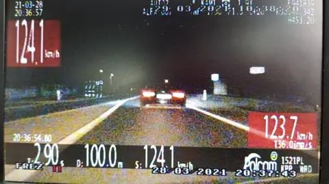 Przekroczył prędkość, wyprzedzał, jak chciał. "Zarobił" 23 punkty