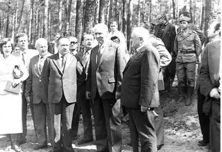 Na miejscu katastrofy pojawił się I sekretarz KC PZPR Edward Gierek oraz premier Edward Babiuch