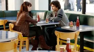 Anne Hathaway i Adrian Grenier