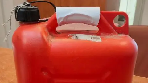Niósł kanister z paliwem 