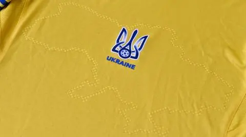 Mapa z Krymem zostanie, hasło nie. Ukraina musi je usunąć ze swoich koszulek 