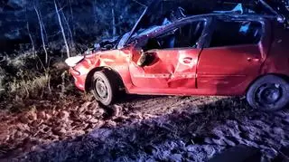 Samochód osobowy uderzył tam w drzewo, dziewięć osób w szpitalu