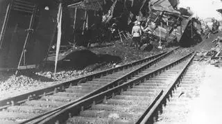 Wykolejony niemiecki transport na stacji Poznań Starołęka w 1943 r