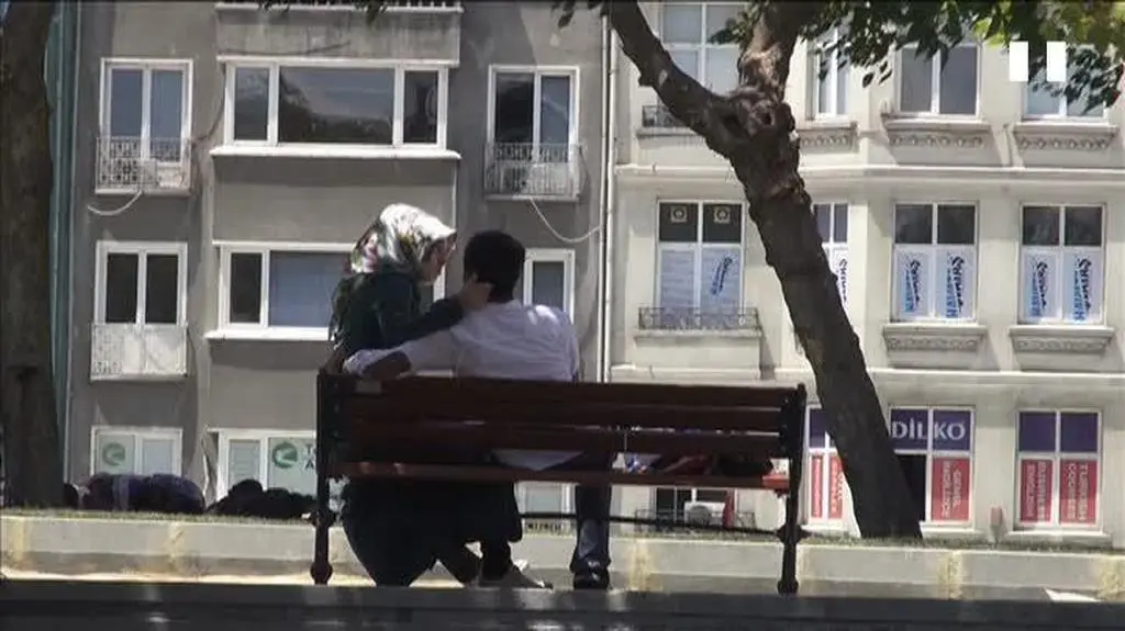 Zakochana para w parku Gezi