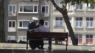 Zakochana para w parku Gezi