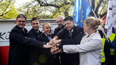 "Nie damy się wypchnąć z Europy". KOD i opozycja zapraszają na marsz