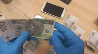 Mężczyźni podrabiali banknoty i płacili nimi w sklepach w Bolesławcu 