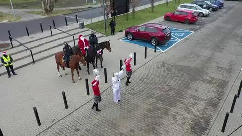 Mikołaj nie wszedł do szpitala, ale krążył pod oknami. "Chwila wytchnienia od codziennych trosk"