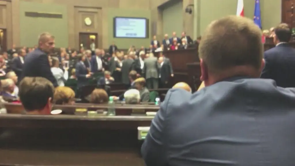 Podszedł do mnie uderzył popchnął