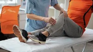 W większości przypadków trzeba czekać około rok na rehabilitację
