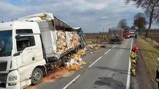 Zderzenie dwóch ciężarówek na DK 74