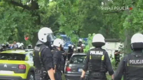 Podczas zadymy przed stadionem policja użyła broni