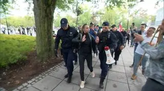 Police officers dragged Kinga Gajewska towards a police van