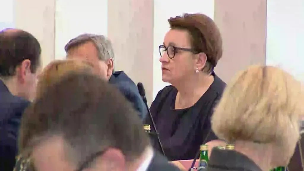 Zalewska dziękuje Broniarzowi. Decyzja ważna dla uczniów rodziców i nauczycieli