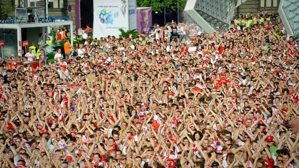 Tłumy w Strefie Kibica