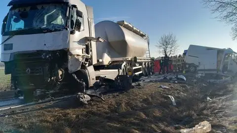 Zderzenie busa i ciężarówki