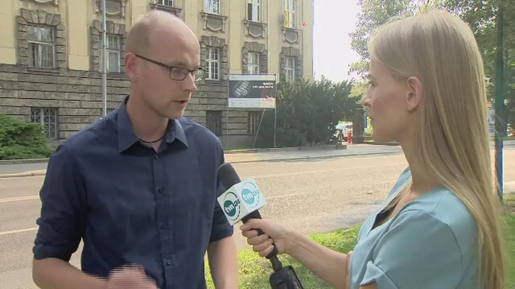 PKP o zasadach obowiązujących na przejeździe kolejowym