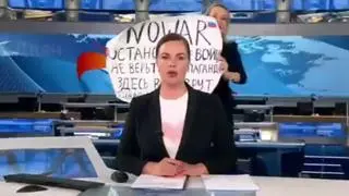 Plakat "no war" w rosyjskiej telewizji