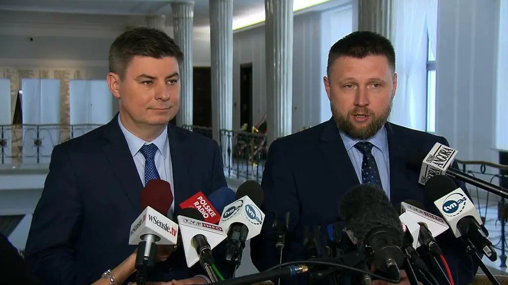 PO: Kaczyński powinien usunąć Macierewicza