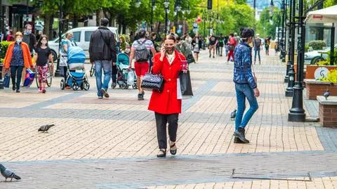 Europejski kraj przywraca obowiązek noszenia maseczek w prawie połowie regionów