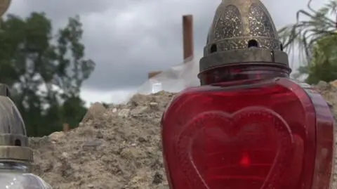 Nie powiedzieli rodzinie o pogrzebie. Mama mdlała z emocji przy grobie