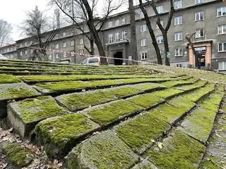 Schody jak Machu Picchu na osiedlu Szkolnym w krakowskiej Nowej Hucie