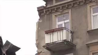 Straż pożarna informowała, że z jednego pionu zawaliła się konstrukcja dachu