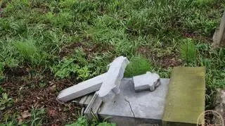 Zniszczony krzyż