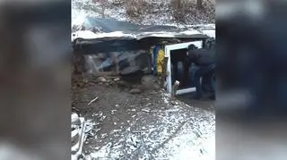 Mężczyzna ukrywał się w wybudowanym przez siebie szałasie 