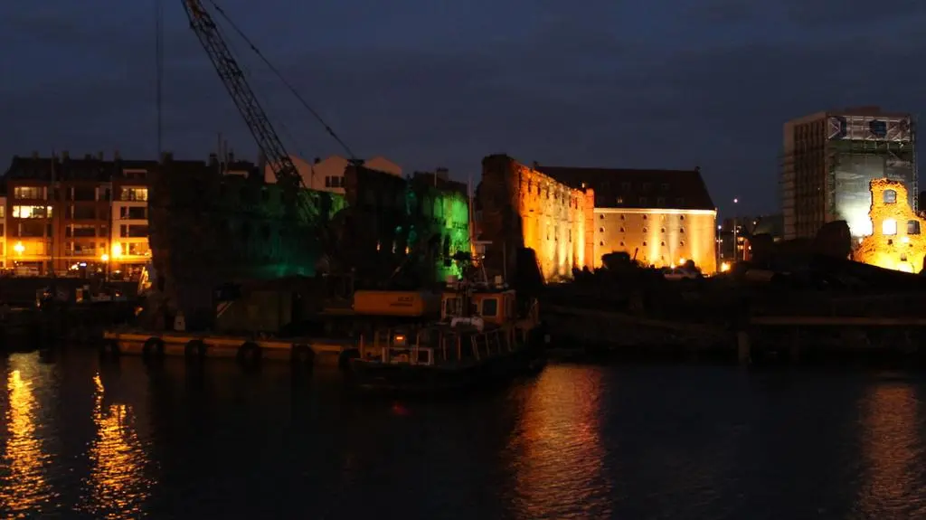 Iluminacja ma sprawić, że ruiny  wyglądać będą atrakcyjniej