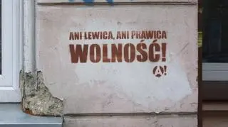 Jeden z napisów wykonano pod okiem kamery