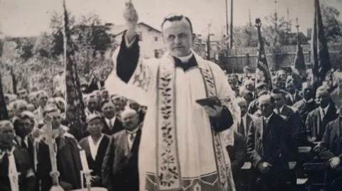 Ks. Stanisław Streich podczas nabożeństwa