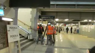 Za kilka dni Euro. Tablice nie działają. Prace trwają. Wrocław główny, 30 maja wieczorem.