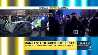 Protestujący przemieszczają się w kierunku placu Konstytucji