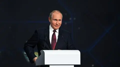 putin - Luca Perra shutterstock_2026844540
